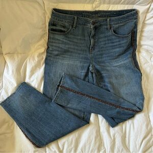 Chico’s embellished sides SO SLIMMING GIRLFRIEND Slim leg ankle